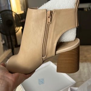 Pink lily sandals with a heel brand new never worn still in box.